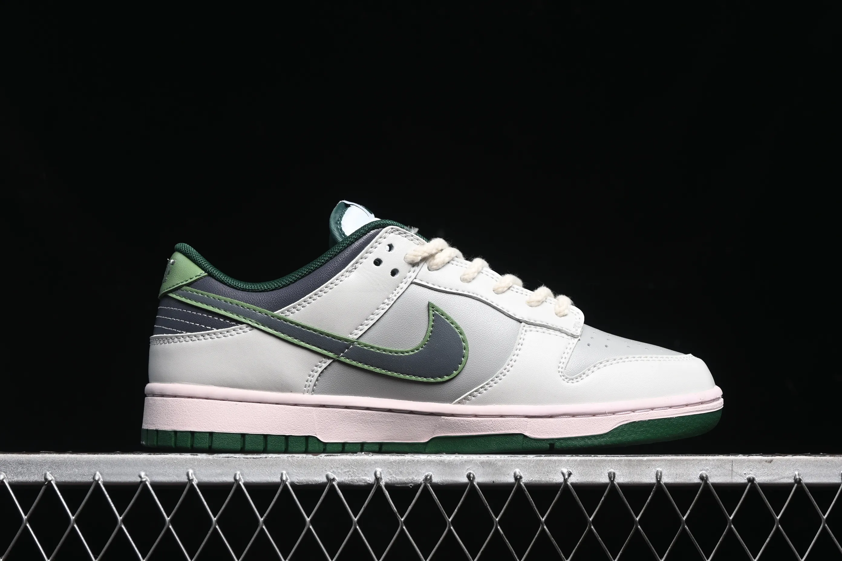 All Categories Nk SB Dunk Series Nk SB Dunk Low Low-top sneakers Nk Dunk Low Retro "Varsity Green" Panda Prank Skyline Speed ​​Chase Low-top casual sneakers DD1391-101